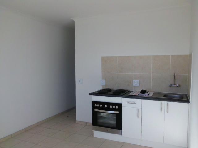 To Let 1 Bedroom Property for Rent in Goodwood Central Western Cape